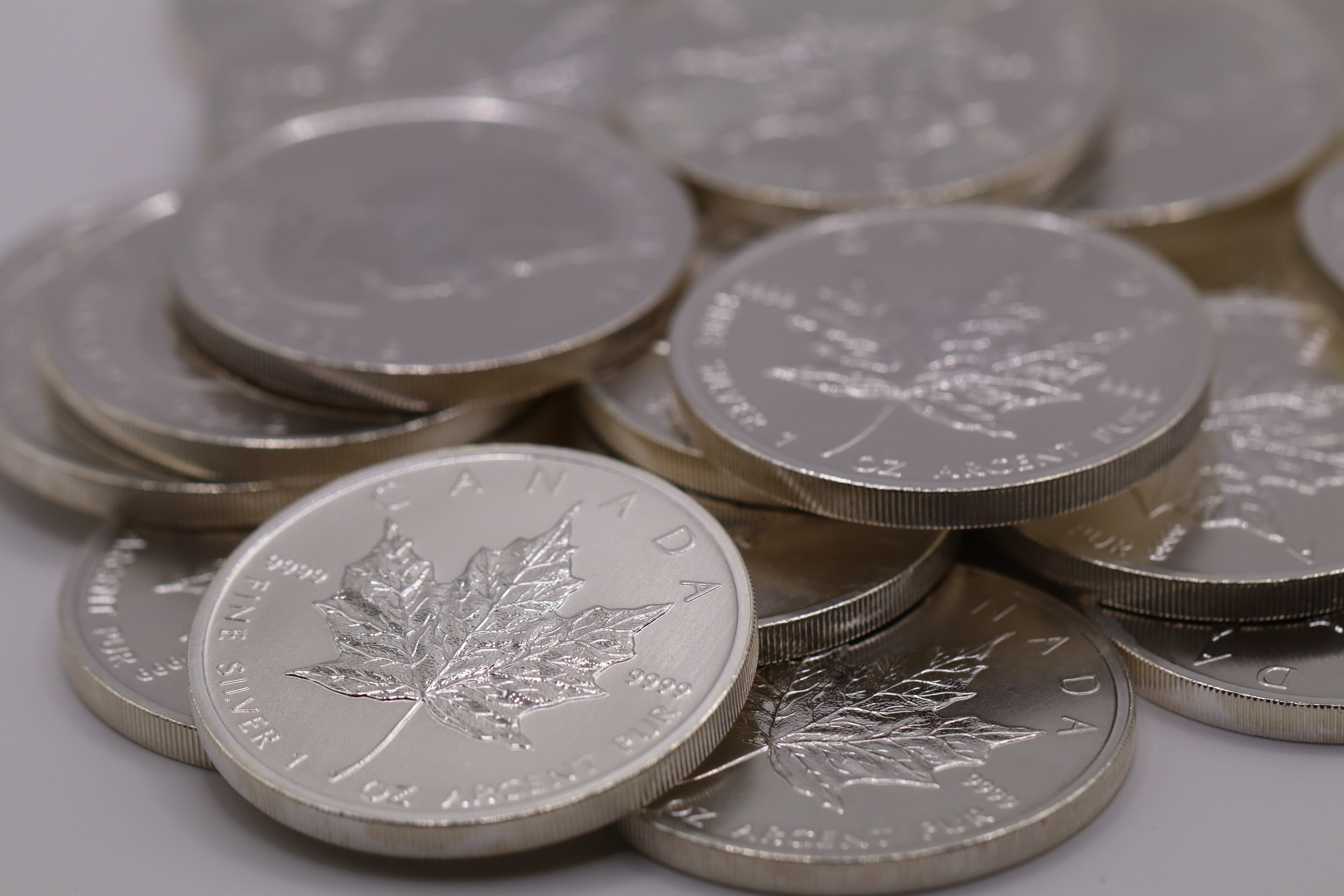 1 oz Silver Canadian Maple Leaf 2012